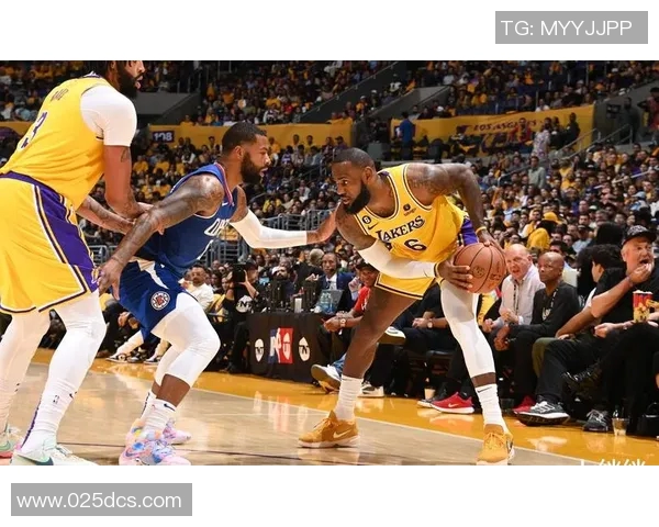 湖人对决快船全场精彩视频回顾与赛后分析 湖人对决快船全场精彩视频回顾与赛后分析