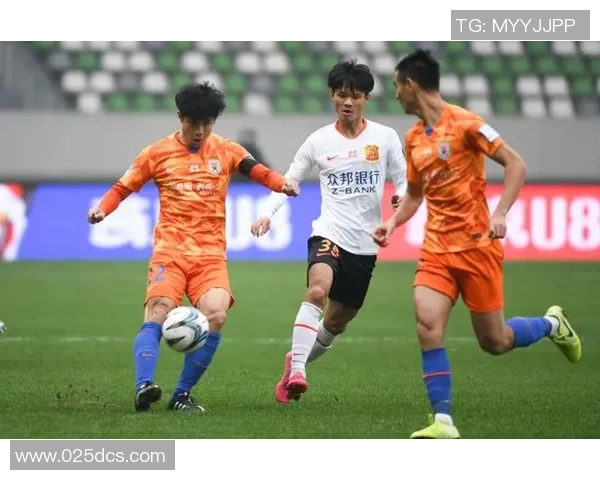 鲁能与大连在足协杯的激战中谁能笑到最后精彩对决即将上演